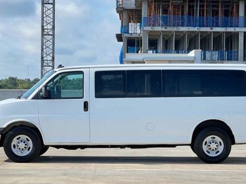 Used 2017 Chevrolet Express 3500 LT w/ LT Preferred Equipment Group image 10