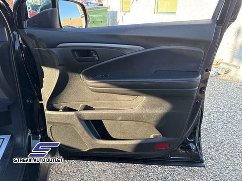 Used 2022 Honda Pilot TrailSport image 14