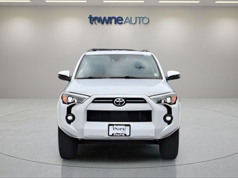 Used 2021 Toyota 4Runner SR5 Premium w/ Moonroof Package AWD/4WD image 10