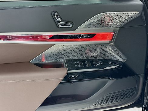 Used 2025 BMW 760i xDrive w/ Executive Package image 19