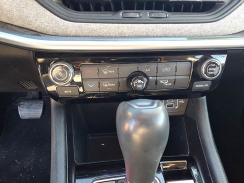 Used 2022 Jeep Compass Latitude image 36