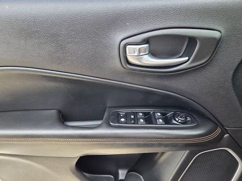 Used 2019 Jeep Compass Limited AWD/4WD image 23