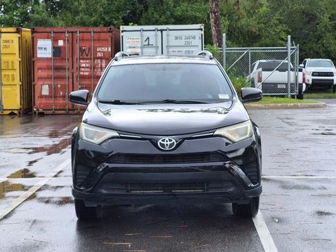 Used 2016 Toyota RAV4 LE AWD/4WD image 2