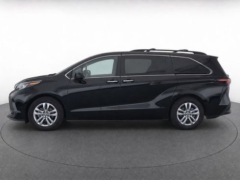 Used 2023 Toyota Sienna XLE Woodland Edition AWD/4WD image 4