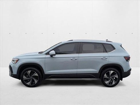 New 2025 Volkswagen Taos SE image 10