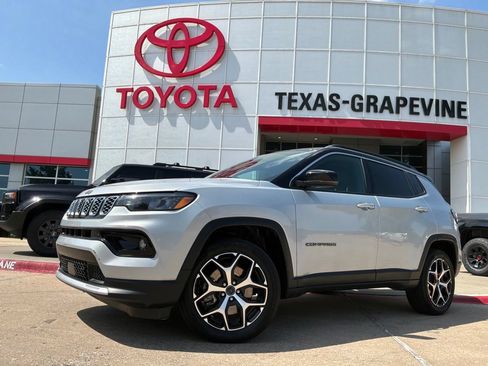 Used 2025 Jeep Compass Limited AWD/4WD image 2
