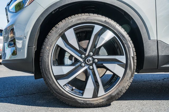 New 2026 Volvo XC40 B5 Ultra w/ Protection Package Premier AWD/4WD image 19