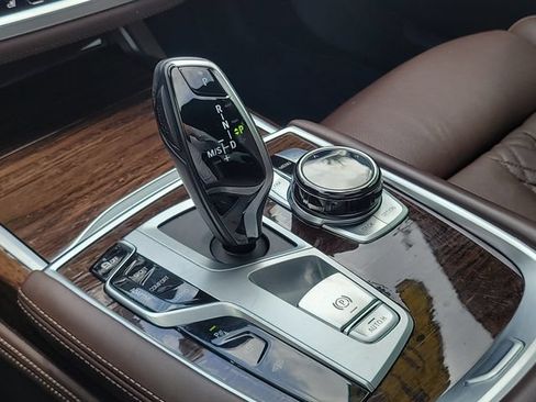 Used 2022 BMW 750i xDrive w/ Executive Package AWD/4WD image 29