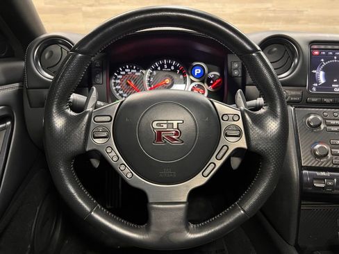 Used 2016 Nissan GT-R Premium image 21