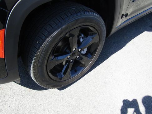 Used 2024 Jeep Grand Cherokee Limited w/ Black Appearance Package image 30