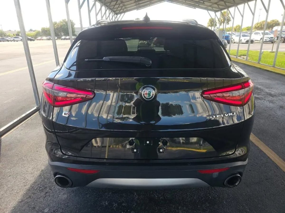Used 2018 Alfa Romeo Stelvio Ti AWD/4WD image 4
