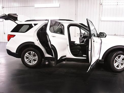 Used 2024 Ford Explorer XLT w/ Class IV Trailer Tow Package image 33