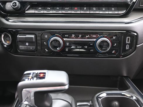 Used 2024 Chevrolet Silverado 1500 ZR2 w/ Technology Package image 38