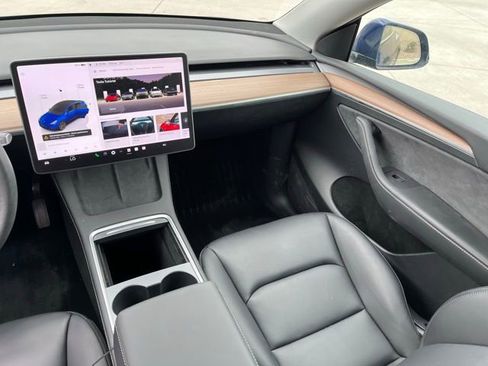 Used 2024 Tesla Model Y Long Range image 11