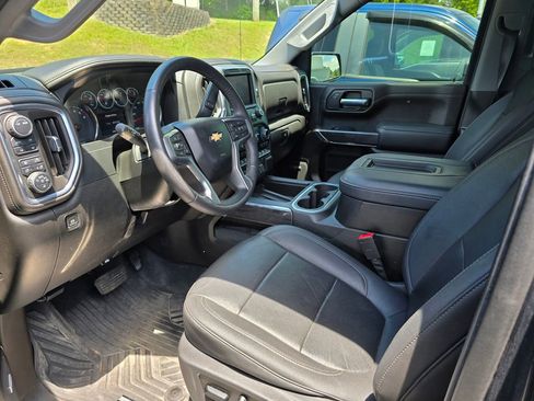 Used 2021 Chevrolet Silverado 1500 LTZ w/ LTZ Convenience Package II AWD/4WD image 3