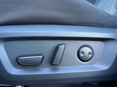 Used 2025 Nissan Rogue SV image 22