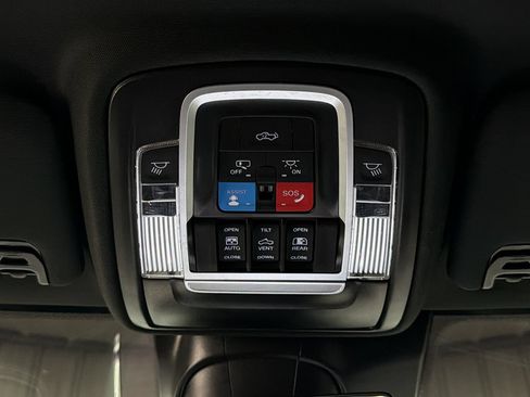 Used 2025 RAM 2500 Laramie AWD/4WD image 39