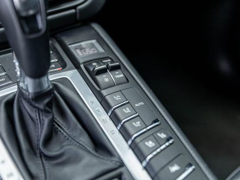 Used 2021 Porsche Macan AWD/4WD image 39