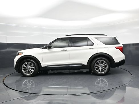 Certified 2021 Ford Explorer XLT w/ Equipment Group 202A RWD image 26
