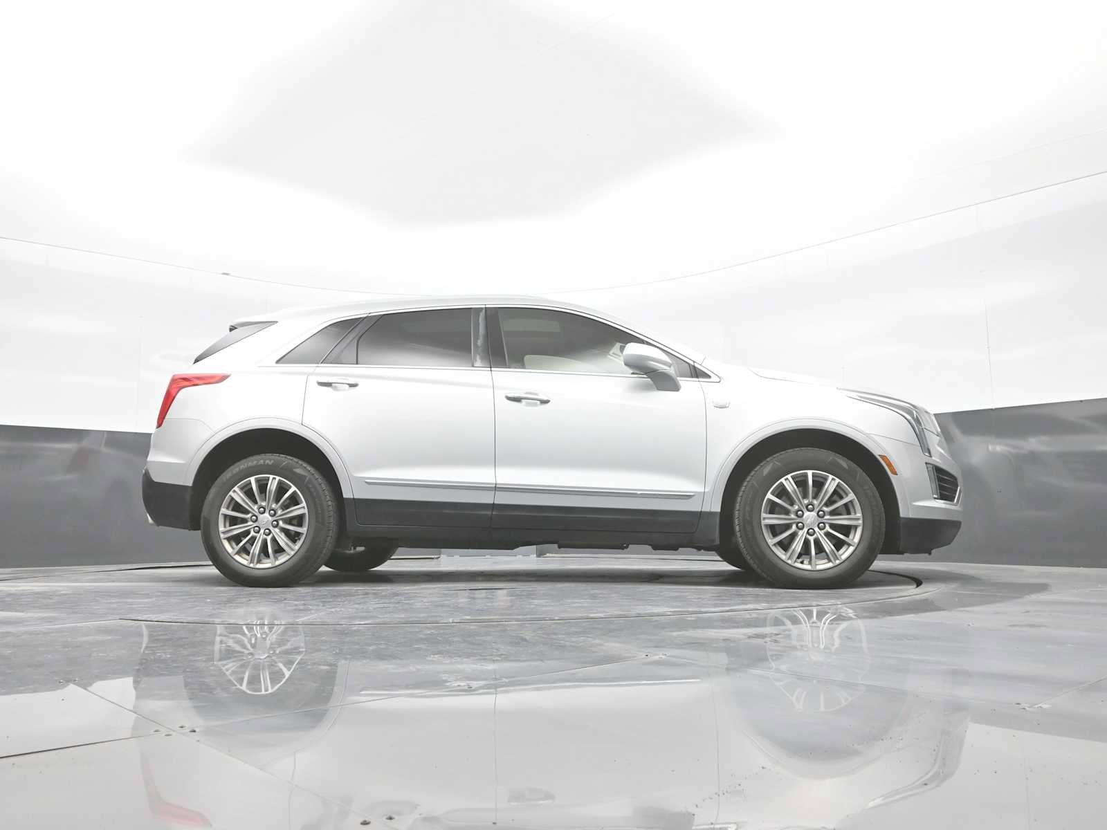 Used 2017 Cadillac XT5 Luxury w/ Driver Awareness Package AWD/4WD image 48