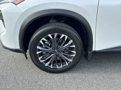 Certified 2025 Nissan Rogue SL w/ Tech Package FWD image 13