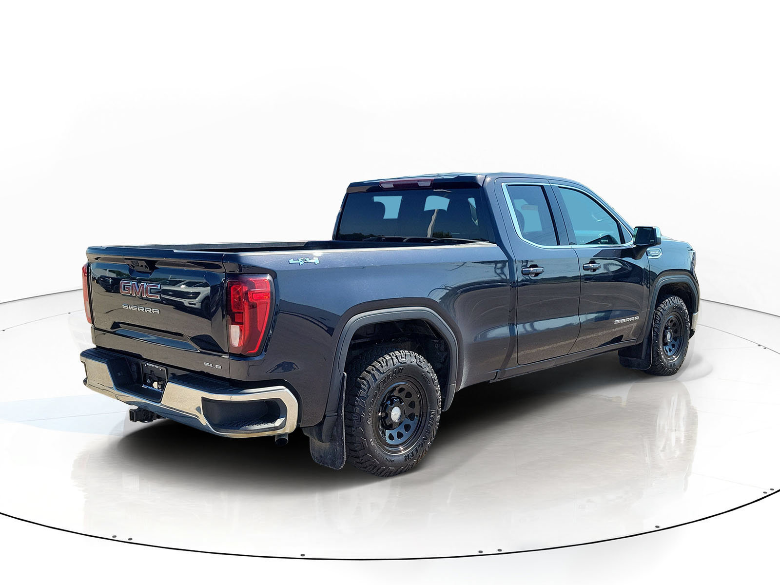 Used 2023 GMC Sierra 1500 SLE w/ Enhanced Capability Package AWD/4WD image 3