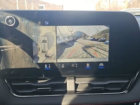 Used 2025 Chevrolet Equinox RS w/ Safety and Technology Package image 23