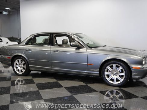 Used 2004 Jaguar XJ8 image 15