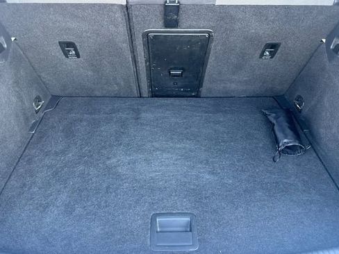 Used 2016 Volkswagen e-Golf SE w/ DC Fast Charging Package image 17