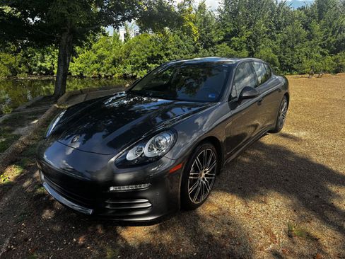Used 2016 Porsche Panamera 4 Edition AWD/4WD image 12