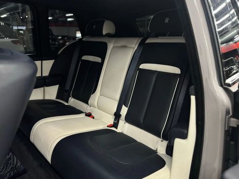 Used 2022 Rolls-Royce Cullinan image 24