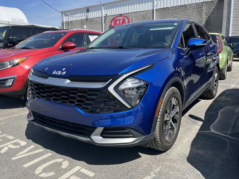 Used 2023 Kia Sportage EX FWD image 3