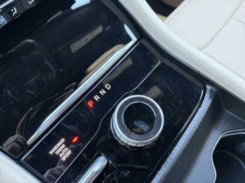 Used 2024 Jeep Grand Cherokee Limited w/ Luxury Tech Group II image 26