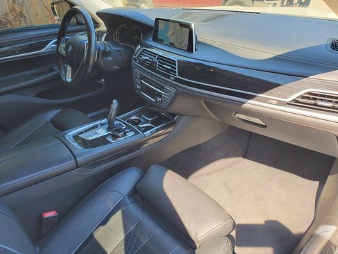 Used 2019 BMW 750i w/ Executive Package RWD image 27