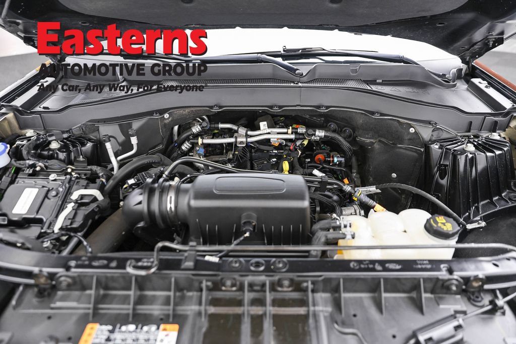 Used 2022 Ford Explorer XLT w/ Equipment Group 202A AWD/4WD image 9