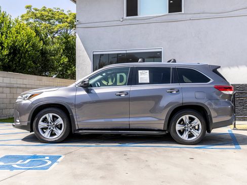 Used 2019 Toyota Highlander Limited AWD/4WD image 9