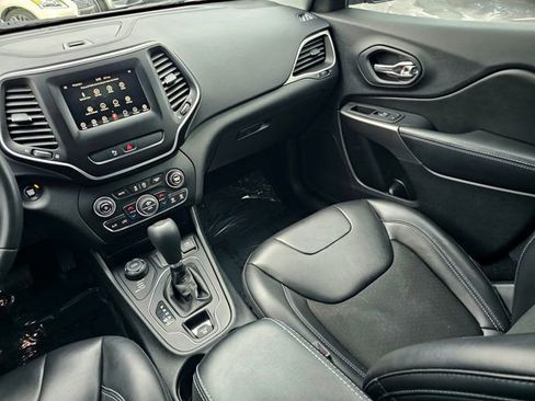 Used 2019 Jeep Cherokee Latitude Plus w/ Comfort/Convenience Group image 34