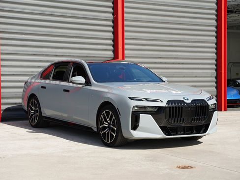 Used 2023 BMW 760i xDrive image 5