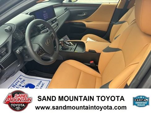Used 2025 Lexus ES 350 w/ Premium Package image 12