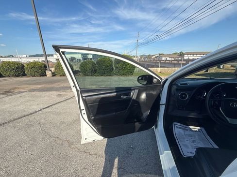 Used 2018 Toyota Corolla SE FWD image 9