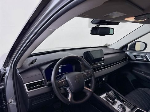 Used 2023 Mitsubishi Outlander SEL image 9