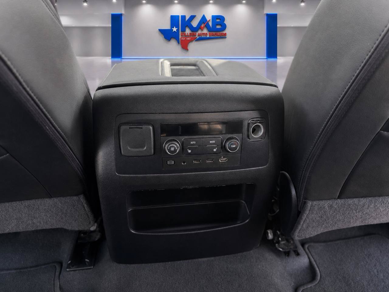 Used 2019 GMC Yukon Denali w/ Denali Ultimate Package AWD/4WD image 24