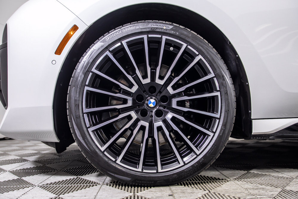 Used 2025 BMW 740i RWD image 37
