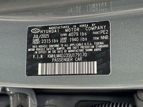 Used 2025 Hyundai Elantra Blue image 25