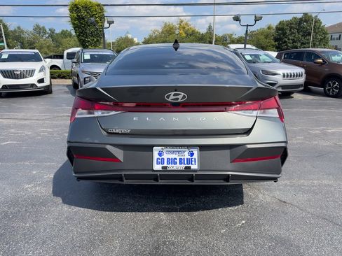 Used 2024 Hyundai Elantra SE FWD image 6