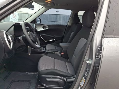 Used 2023 Kia Soul LX w/ LX Technology Package image 13