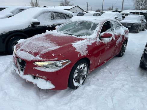 Used 2020 Alfa Romeo Giulia Ti w/ Active Blind Spot Package image 2