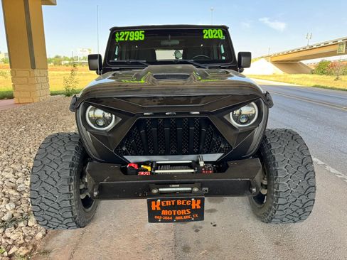 Used 2020 Jeep Wrangler Unlimited Sahara AWD/4WD image 8