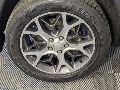 Used 2019 Jeep Grand Cherokee Limited image 8