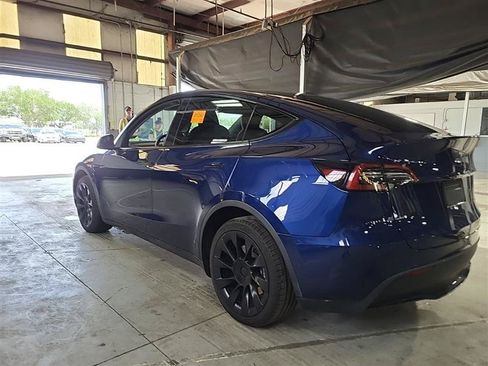 Used 2023 Tesla Model Y Long Range AWD/4WD image 3